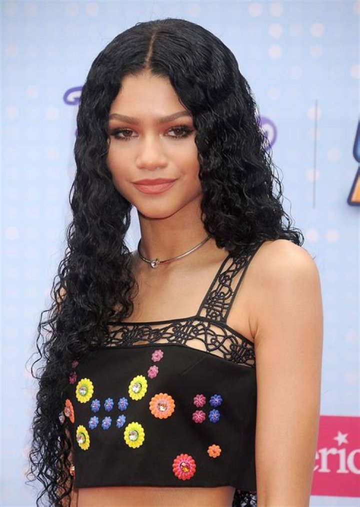 Curly Hairstyles That Are All About That Texture Shakira hair, Messy