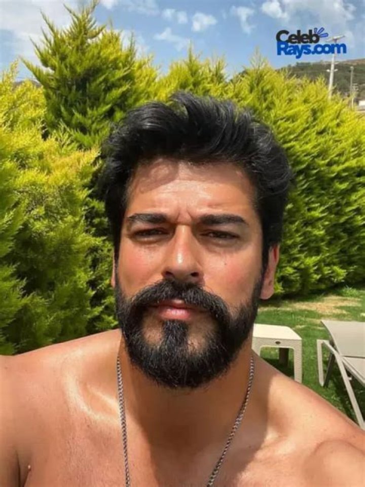 CZN Burak Height, Bio, Net Worth, Wiki, Weight, Age