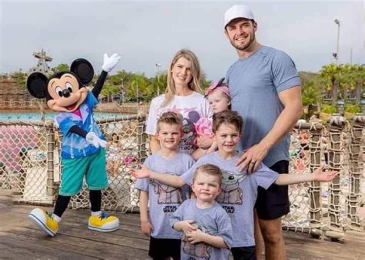 Derek Carr Says Family Is One of the Most Important Things