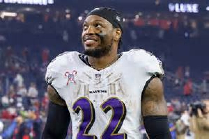 Derrick Henry brings unique size, height to running back position