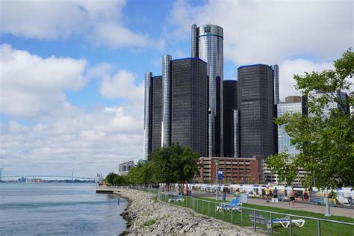 Detroit's pawn shop stars provide loan money for Junior Achievement