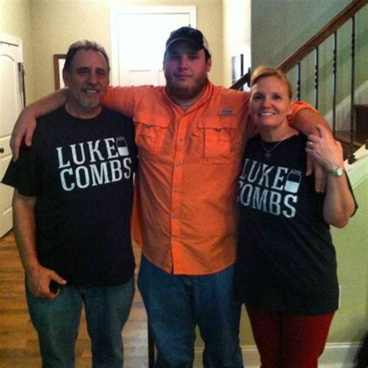 Did Luke Comba Brother Die? A Deep Dive Into The Life Of Luke Combs And His Family