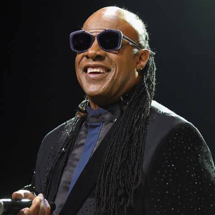 Did Stevie break up with Lindsey? Celebrity.fm 1 Official Stars