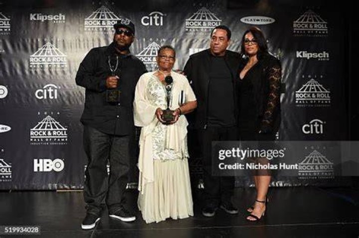 DJ Yella & Tomica Woods Wright MTVMovieAwards Red Carpet YouTube