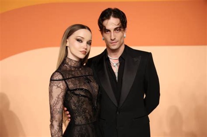Dove Cameron CONFIRM&Oacute; que ya termin&oacute; su relaci&oacute;n con Thomas Doherty