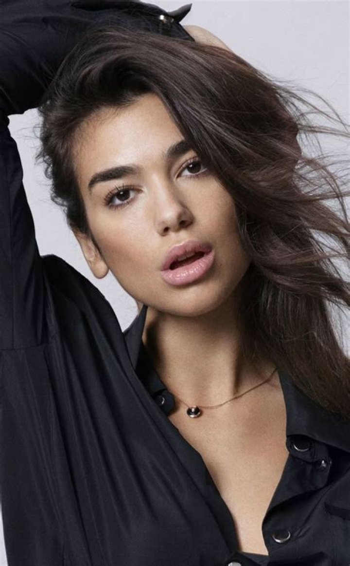 Download wallpaper 950x1534 dua lipa, singer, 2019, iphone