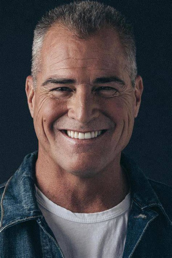 Eads 2024 Wife, net worth, tattoos, smoking & body facts Taddlr