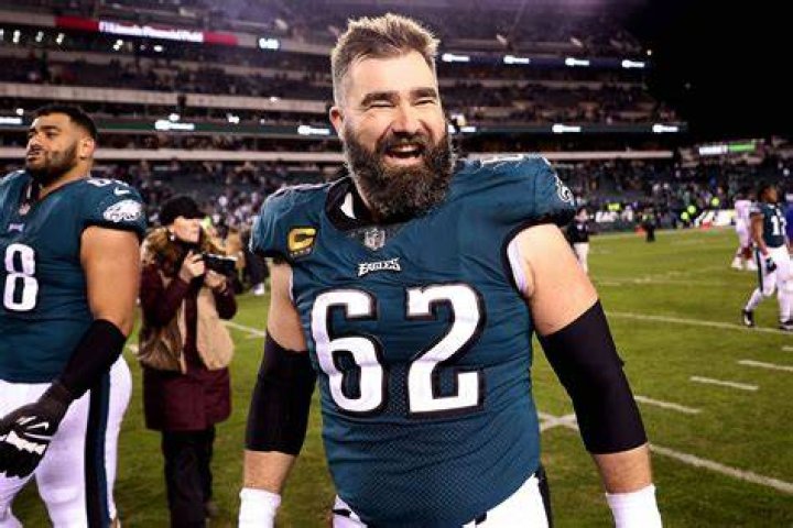 Eagles star Jason Kelce's wife, Kylie, joins him on New Heights