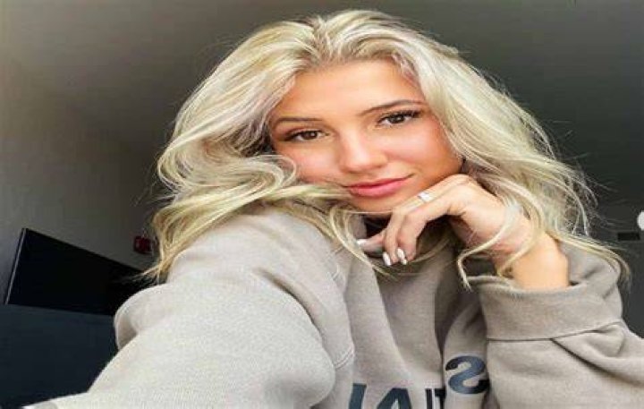Ellie Vandeel age, net worth, height, wiki, boyfriend, biography Kemi