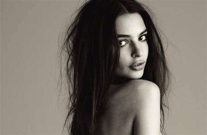 Emily Ratajkowski Hot Wallpapers Part II (+3) &bull; CelebMafia