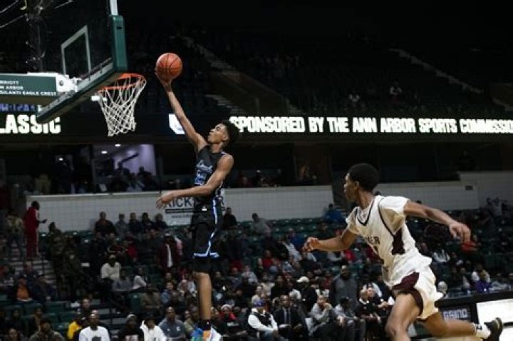 Emoni Bates First Sophomore To Win Player Of The Year