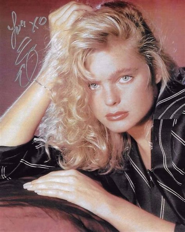 Erika Eleniak 4