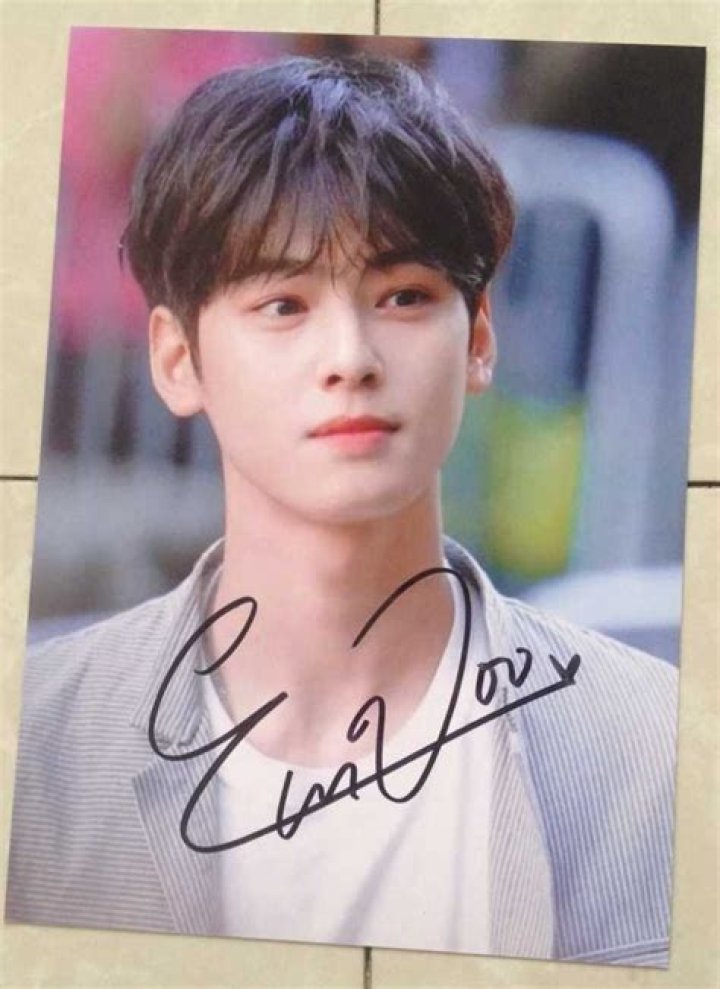 Eun Woo Hand Signed Cha Eun Woo Cha Eunwoo Autographed Group Photo 5