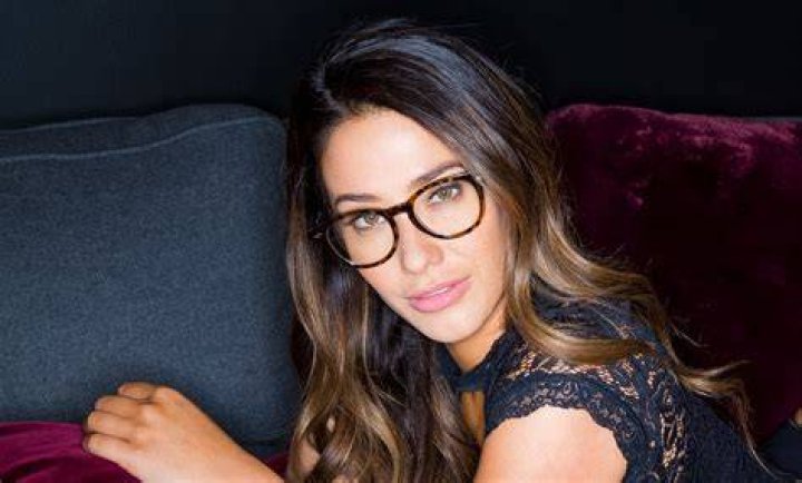 Eva Lovia