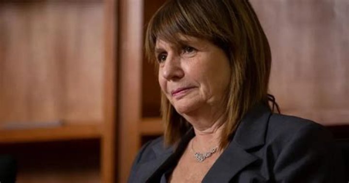 Eva pas&oacute; rid&iacute;culo por su generoso escote La Naci&oacute;n
