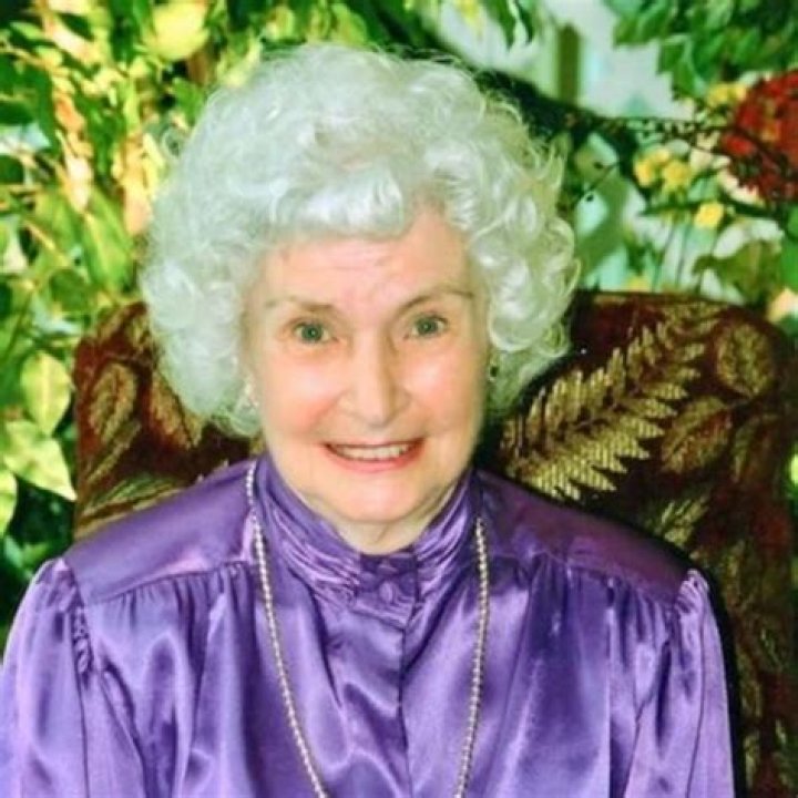 Evelyn J. Morrison Obituary 2005 BolinDierkes Funeral Home and Crematory