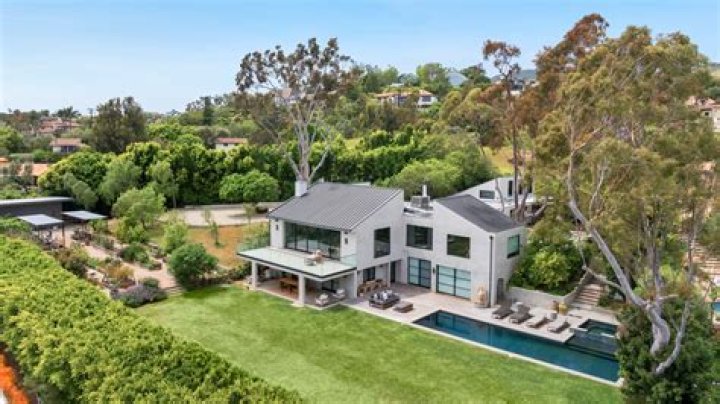 Exploring Shannen Doherty's Stunning House In Malibu