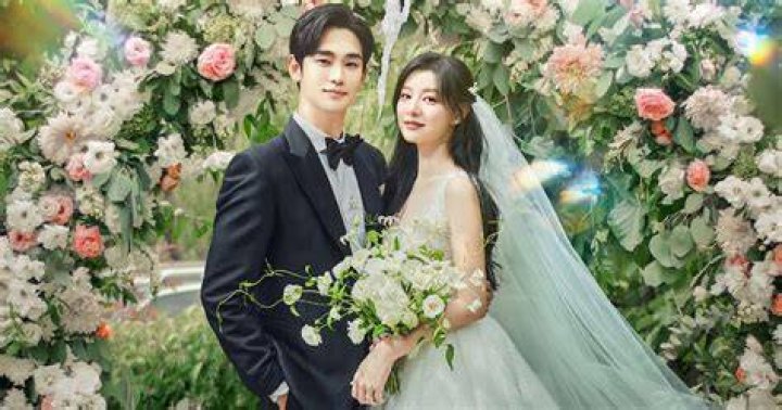 Exploring The Blossoming Romance: Kim Ji Won And Kim Soo Hyun Dating?