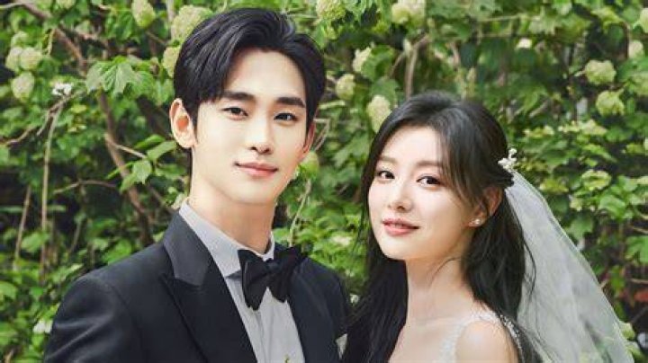 Exploring The Enigmatic Kim Soo-hyun Couple: A Love Story Of Two Stars