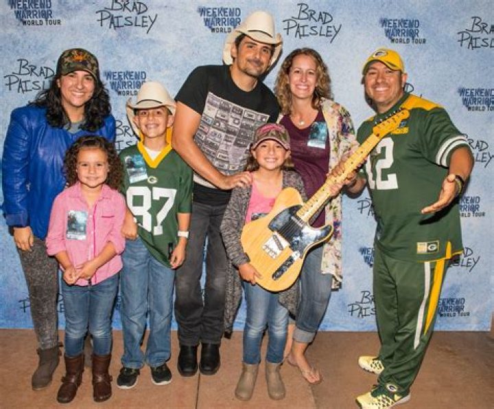 Exploring The Heartwarming Ties Of Brad Paisley Family
