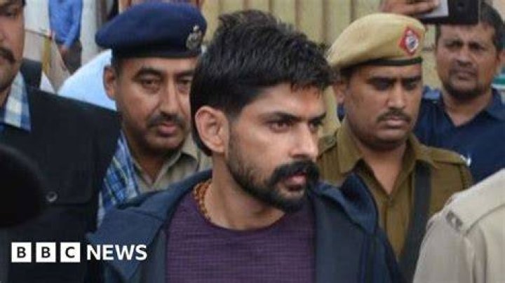 Facebook addict gangster Lawrence Bishnoi &lsquo;logs&rsquo; in from jail