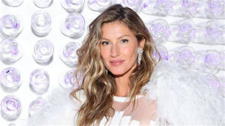 Fans Loving Gisele's 'Family' Photos Amid Tom Brady Rumors The Spun