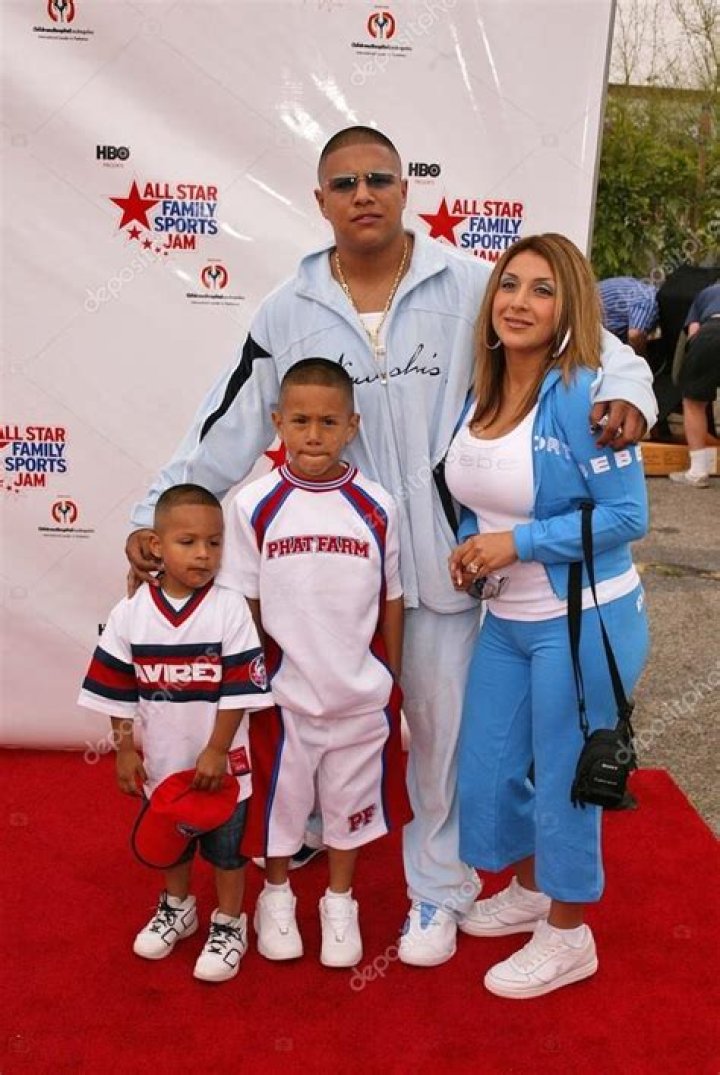 Fernando Vargas introduces his sons...all hell breaks loose Pro