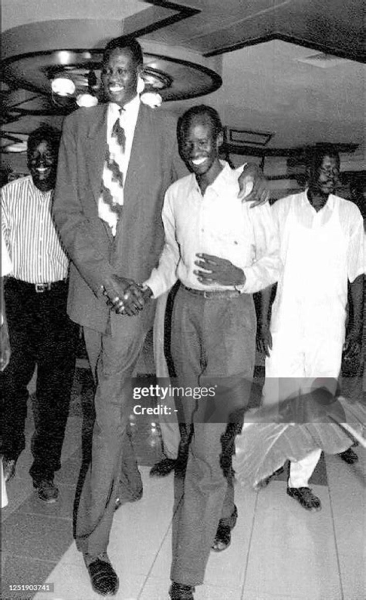 Former NBA Star Manute Bol Dies solinc.jp