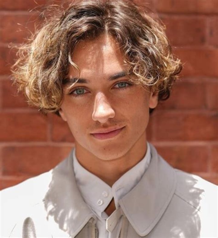 Gavin Casalegno Bio, Height, Weight, Girlfriend and Facts Super Stars Bio