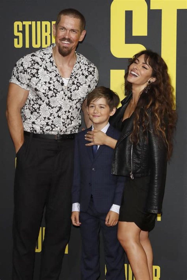 Get The Inside Scoop On Sarah Shahi's Son!