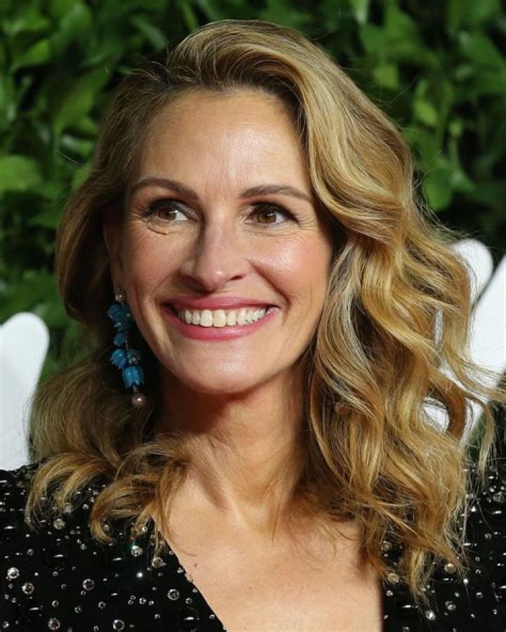 Get The Scoop On Julia Roberts' Famous Toes