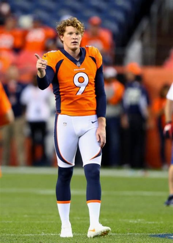 Giants To Acquire Riley Dixon From Broncos