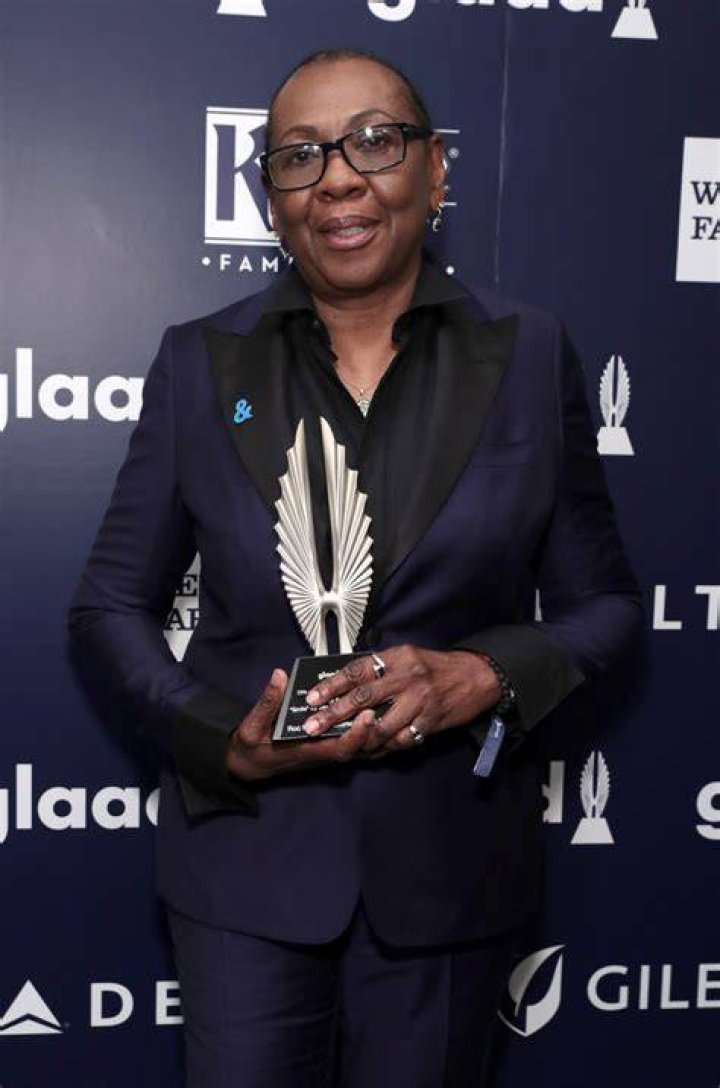 Gloria Carter Accepts GLAAD Award On Behalf Of JAYZ HipHopDX