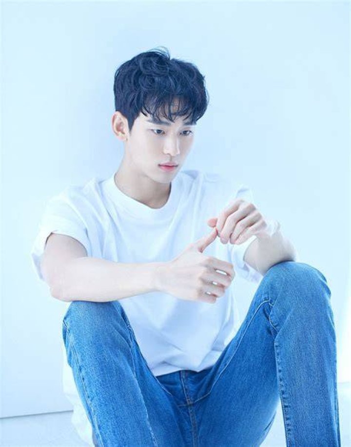 Gold Medalist Merilis Foto Profil Terbaru Kim Soo Hyun, Seo Ye Ji, Kim