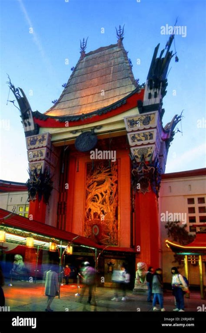 Grauman&rsquo;s Chinese Theater the night of the premiere of MGM&rsquo;s &ldquo;The