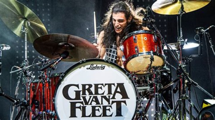 Greta Van Fleet tarjoilee lis&auml;&auml; uutta musiikkia kuuntele "Heat Above
