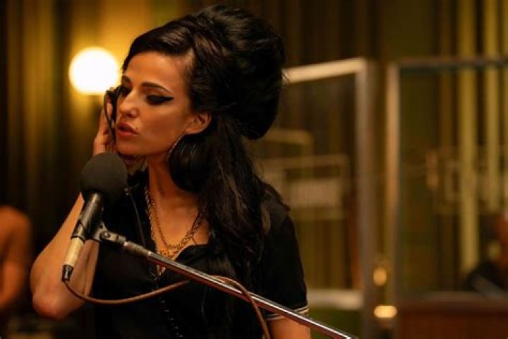 Guest Exhibition Review Amy Winehouse A Family Portrait Fashion