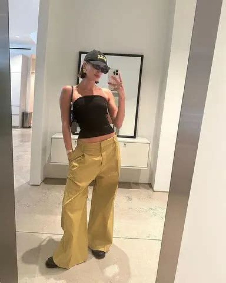 Hailey Bieber Expertly Styled Dad Shorts With This 8 Summer Staple