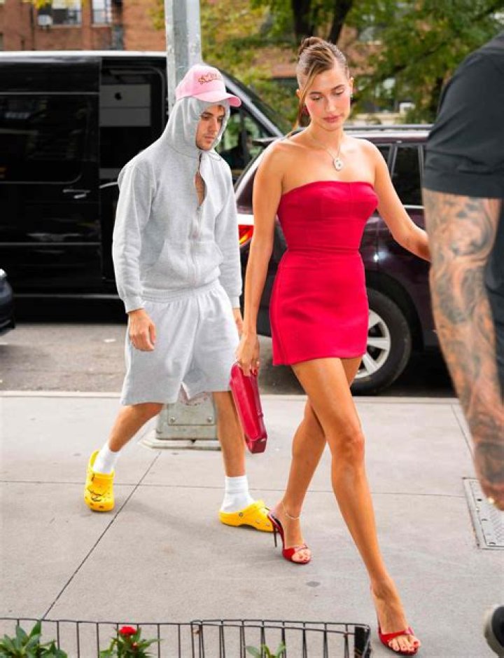 Hailey Bieber &lsquo;happy&rsquo; and &lsquo;super lucky&rsquo; to be selfisolating in Canada