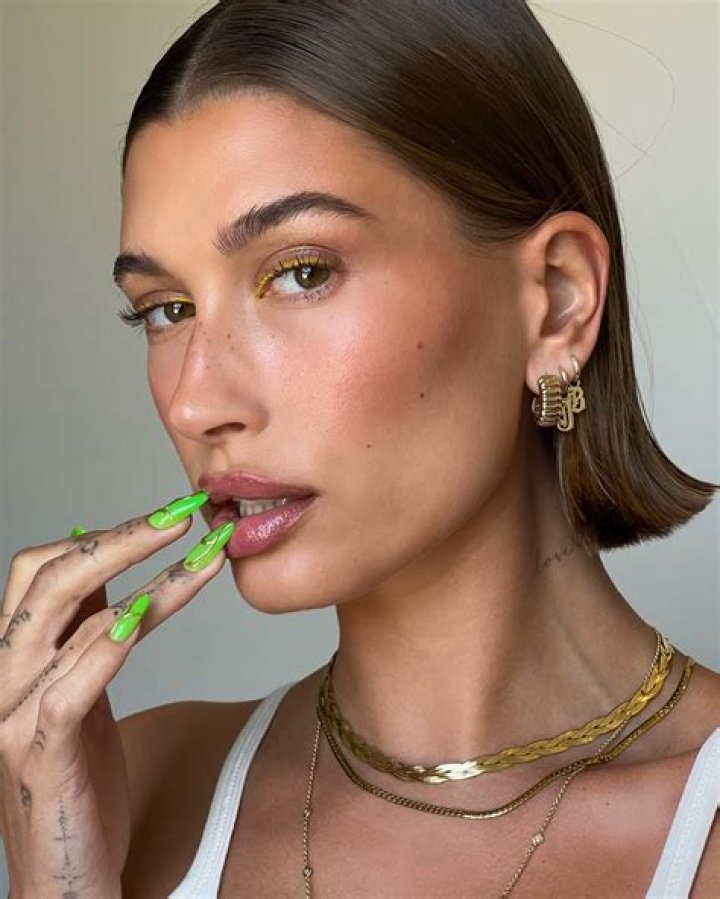 Hailey Bieber S Makeup At The 2020 Oscars Hailey Bieber S Sexy Eye