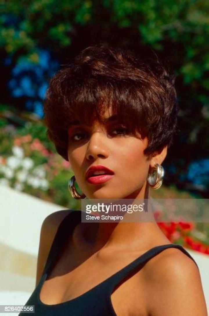 Halle Berry. 1986 OldSchoolCelebs