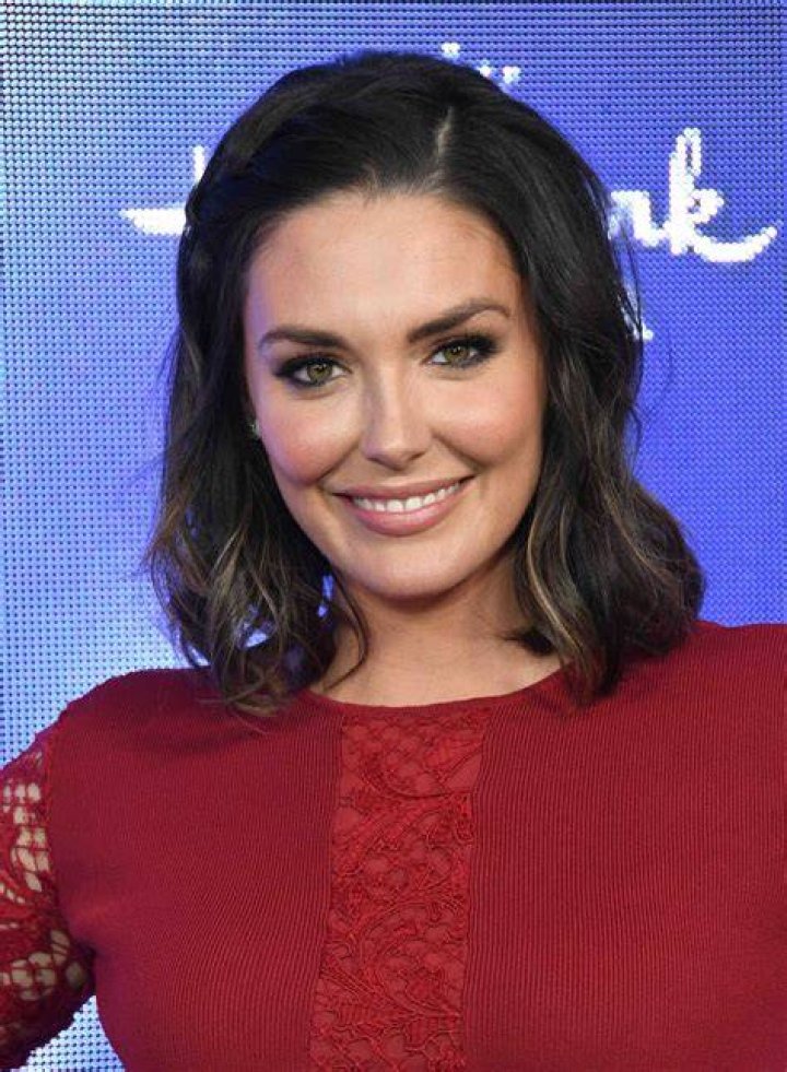 Hallmark Channel Star Taylor Cole Marries Producer Cameron Larson