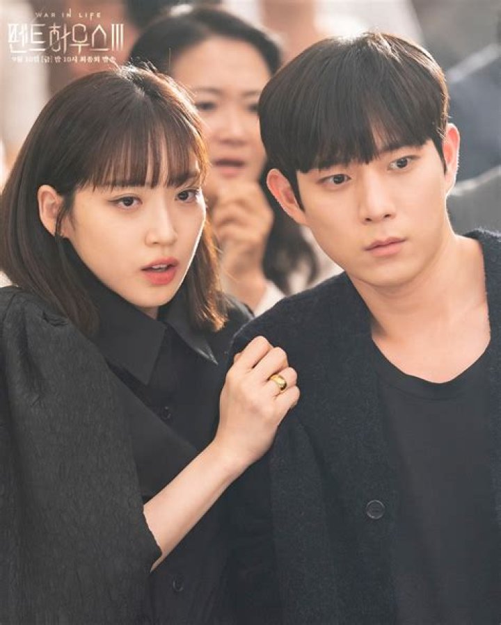 Han Ji Hyun And Kim Hyun Jin Get Closer During An Emotional Moment In