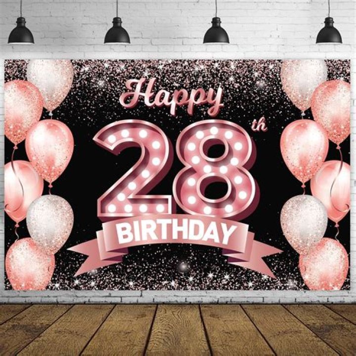HAPPY 28th BIRTHDAY to SZA!! 11 / 8 / 2018 Born Sol&aacute;na Imani Rowe