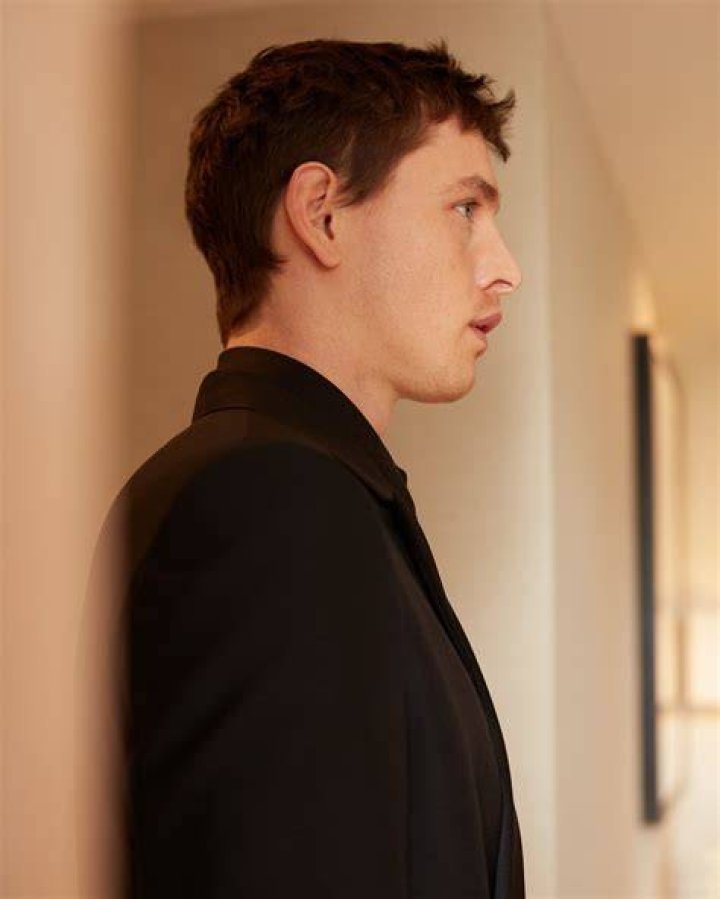 harris Dickinson Tumblr Harris dickinson, Dickinson, The darkest minds