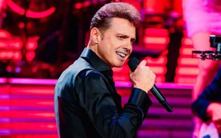 &hearts;️Luis Miguel&hearts;️ en 2020 Luis miguel ni&ntilde;o, Y luis miguel, Luis miguel