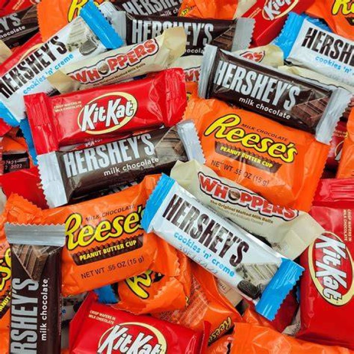 HERSHEY'S Cookies 'n' Creme Giant Candy, Full Size, Oz Bar sites.unimi.it