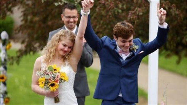 High school senior marries girlfriend after learning he has just months