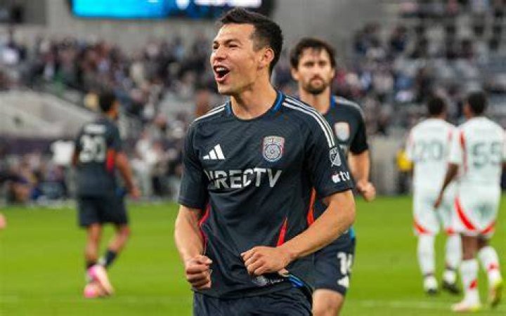 Hirving Chucky Lozano wife Ana Obregon (Bio, Wiki) Mexican soccer