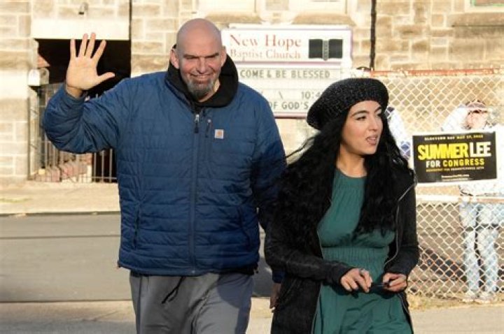 Hoodiewearing John Fetterman snubs reporters as he casts vote